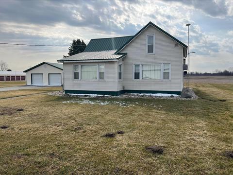 8079 E Mcclintic Rd, Syracuse, IN 46567 photo 1