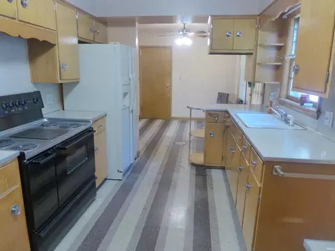 933 Hopf Ave, Jasper, IN 47546 photo 3