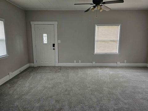 627 E Main St, Greentown, IN 46936 photo 2