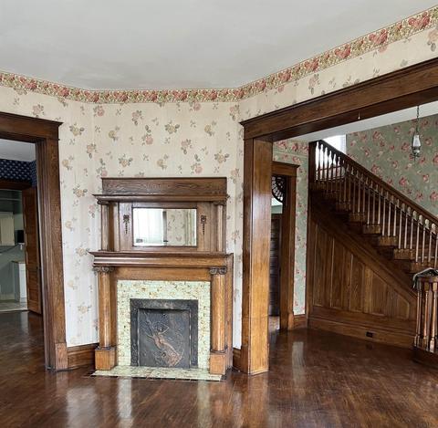813 W Oak St, Mitchell, IN 47446 photo 2