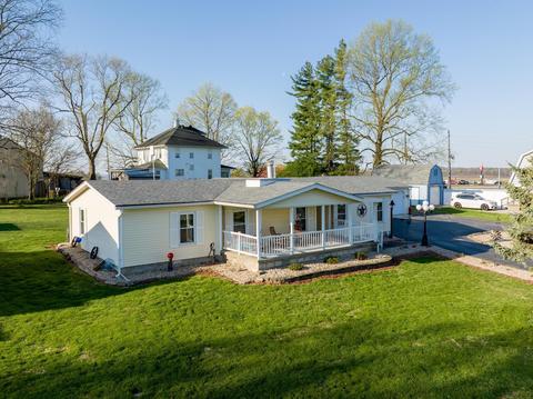 1248 Orchard St, Mitchell, IN 47446 photo 3