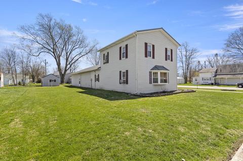 105 E 8th St, Warren, IN 46792 photo 2