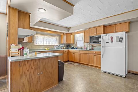105 E 8th St, Warren, IN 46792 photo 14