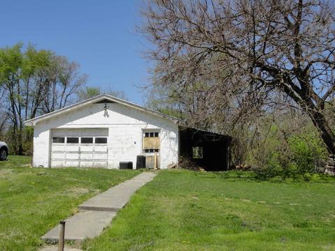 101 Brook St, Mitchell, IN 47446 photo 4