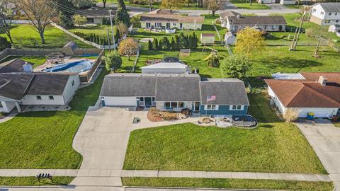 413 Duryea Dr, Auburn, IN 46706 photo 2