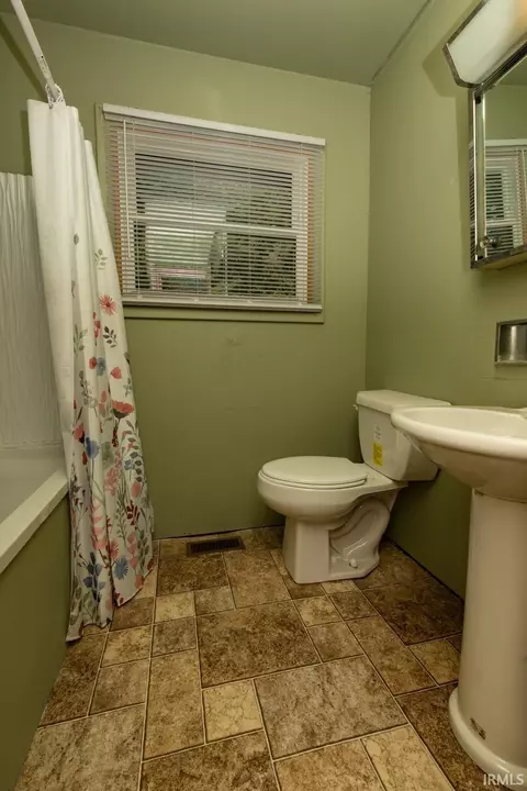 416 Parkway, Lagrange, IN 46761 photo 23