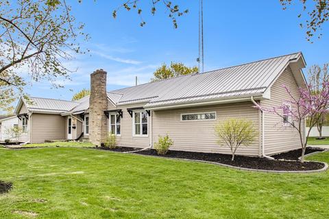 852 E John St, Nappanee, IN 46550 photo 3