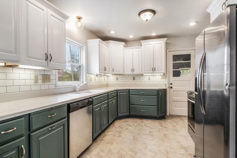 852 E John St, Nappanee, IN 46550 photo 9