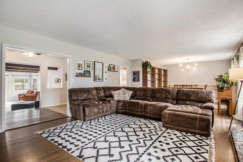 852 E John St, Nappanee, IN 46550 photo 5