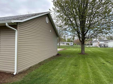 36 E Wayne St, Redkey, IN 47373 photo 3
