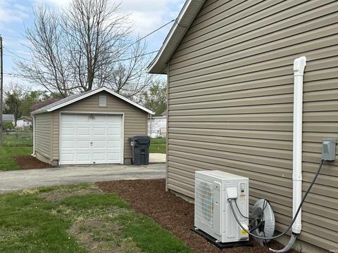 36 E Wayne St, Redkey, IN 47373 photo 8