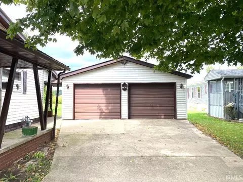 106 E Third St, Worthington, IN 47471 photo 4