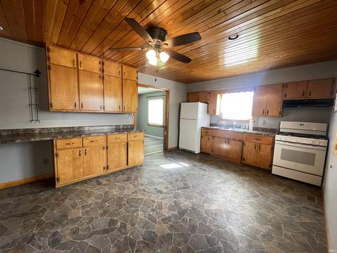 115 8th St Common, Covington, IN 47932 photo 4