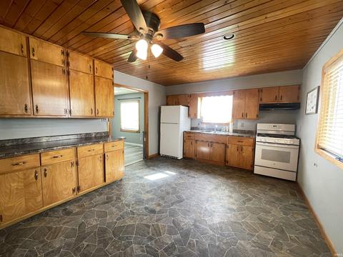 115 8th St Common, Covington, IN 47932 photo 3