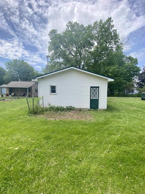 1313 5th St, Covington, IN 47932 photo 3