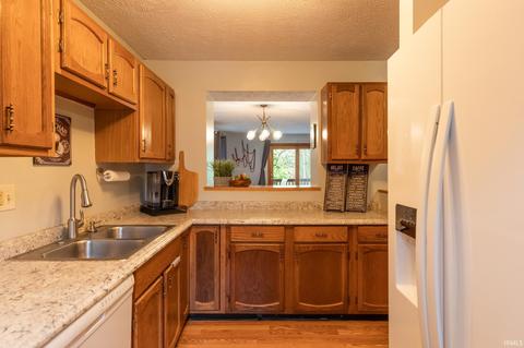 2301 E Winding Brook Ct, Bloomington, IN 47401 photo 7