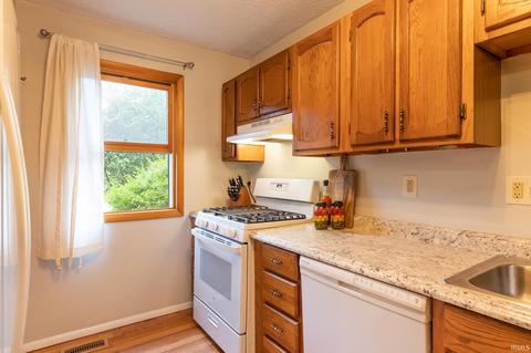 2301 E Winding Brook Ct, Bloomington, IN 47401 photo 6