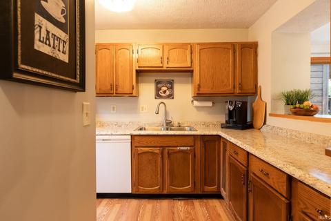 2301 E Winding Brook Ct, Bloomington, IN 47401 photo 5