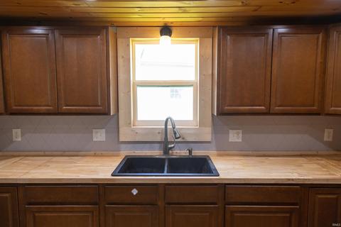 453 E Vine St, Mitchell, IN 47446 photo 8