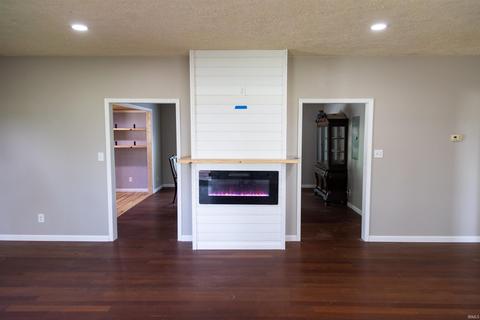 453 E Vine St, Mitchell, IN 47446 photo 4