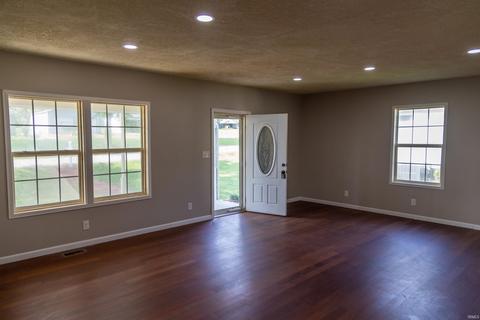 453 E Vine St, Mitchell, IN 47446 photo 2