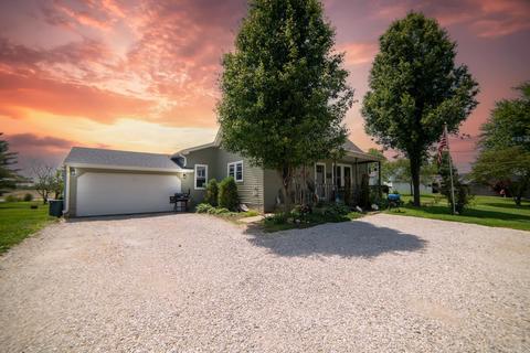 706 Curry St, Mitchell, IN 47446 photo 2