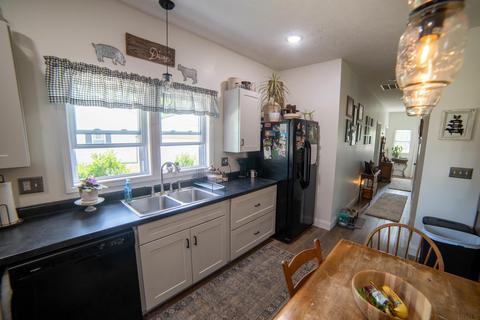 706 Curry St, Mitchell, IN 47446 photo 8