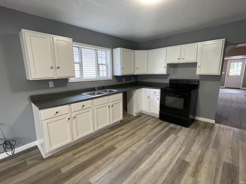 218 E 3rd St, Peru, IN 46970 photo 9
