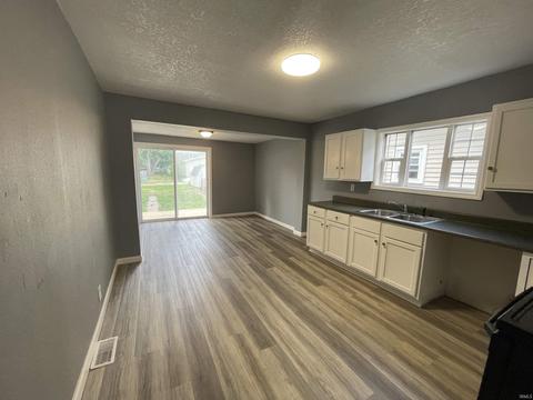 218 E 3rd St, Peru, IN 46970 photo 8
