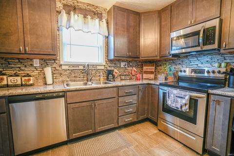 102 E Walnut St, Chalmers, IN 47929 photo 5