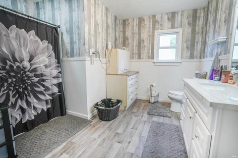 102 E Walnut St, Chalmers, IN 47929 photo 9