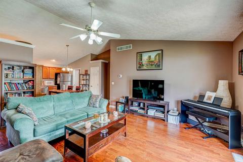 4100 Trinity Dr, Newburgh, IN 47630 photo 5