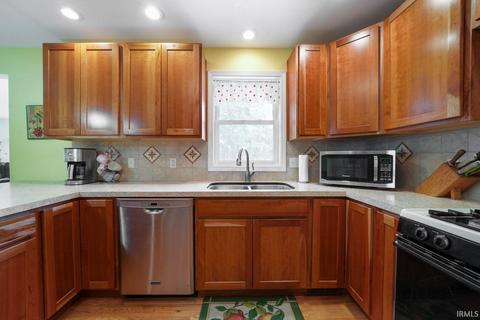 50949 Clover Rd, Granger, IN 46530 photo 5