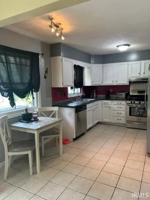 51940 Cheryl Dr, Granger, IN 46530 photo 2