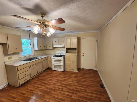 301 E 10th St, Bicknell, IN 47512 photo 5