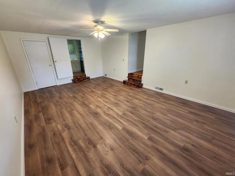 301 E 10th St, Bicknell, IN 47512 photo 4