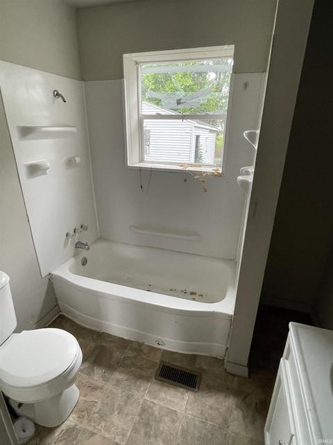 610 E Walnut St, Kokomo, IN 46901 photo 3