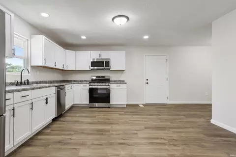 205 E 4th St, Monon, IN 47959 photo 6
