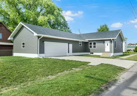 205 E 4th St, Monon, IN 47959 photo 1