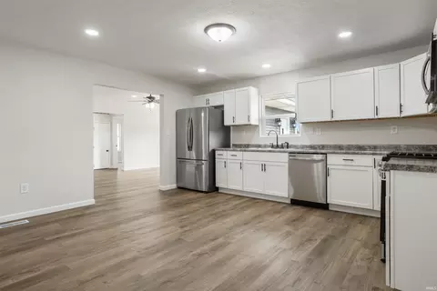 205 E 4th St, Monon, IN 47959 photo 3