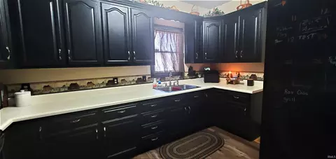 601 E Vantrees St, Washington, IN 47501 photo 8