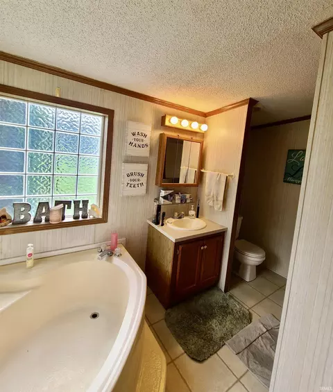 502 E 12th St, Fairmount, IN 46928 photo 9