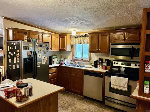 502 E 12th St, Fairmount, IN 46928 photo 5