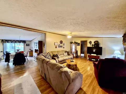 502 E 12th St, Fairmount, IN 46928 photo 3