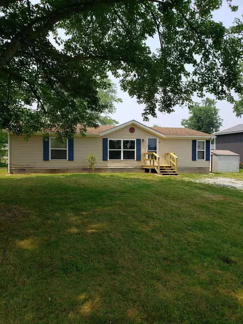 125 S 11th St, Mitchell, IN 47446 photo 2