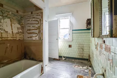 406 E Bowman St, South Bend, IN 46613 photo 14