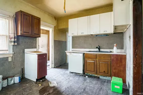 406 E Bowman St, South Bend, IN 46613 photo 8