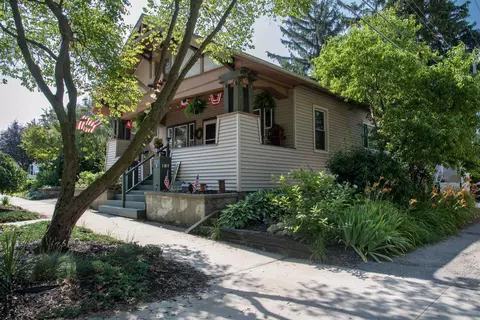211 E Houston St, Garrett, IN 46738 photo 4