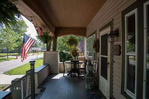 211 E Houston St, Garrett, IN 46738 photo 5