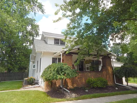 205 E Silver St, Bluffton, IN 46714 photo 2